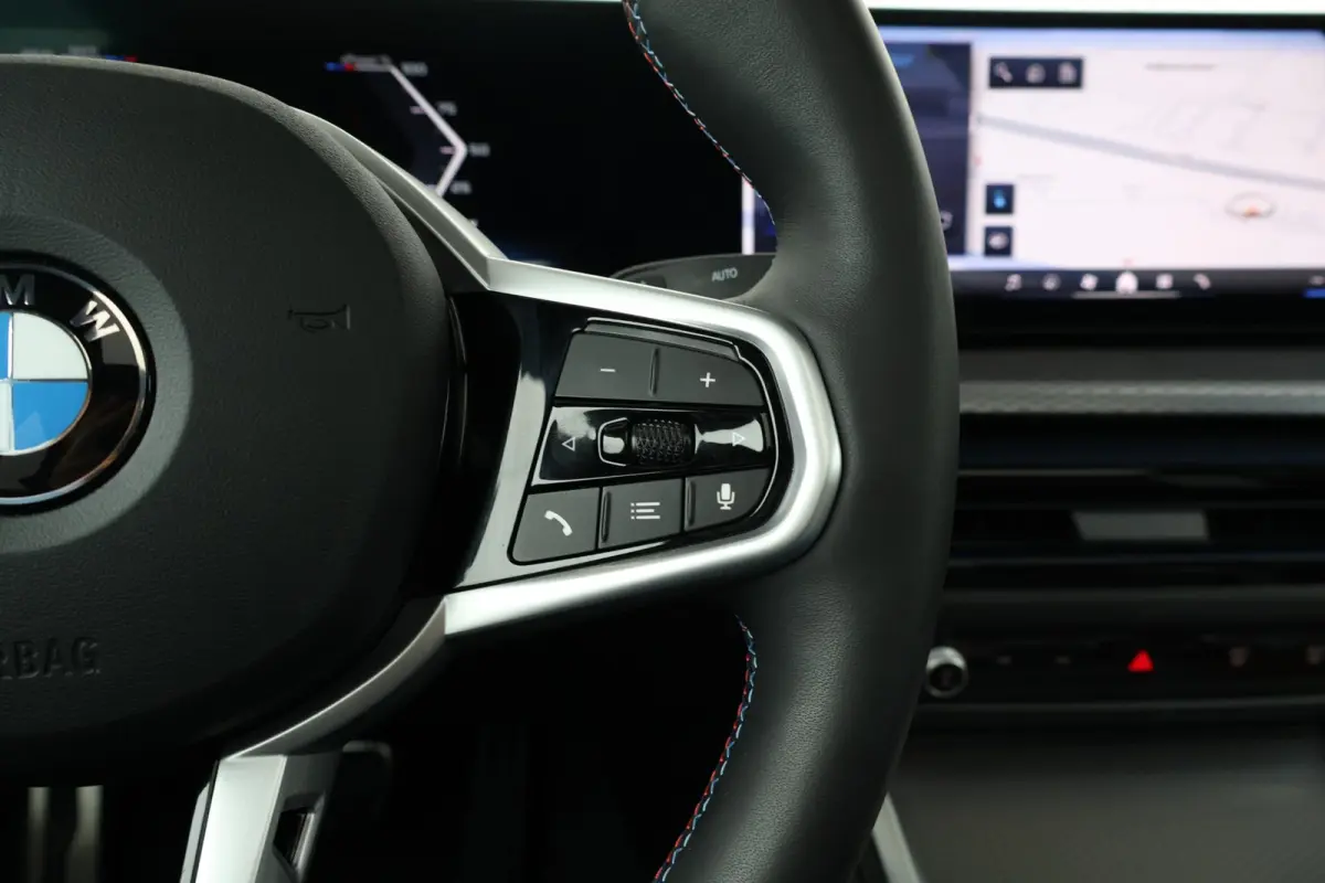 M60 84 kWh | Sport Pakket Pro | Panorama Dak | Harman Kardon | Elektr. Stoelen | Driving Assistant Professional | 20'' LM |