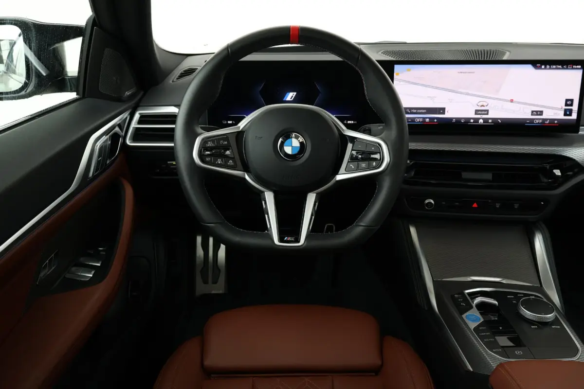 M60 84 kWh | Sport Pakket Pro | Panorama Dak | Harman Kardon | Elektr. Stoelen | Driving Assistant Professional | 20'' LM |