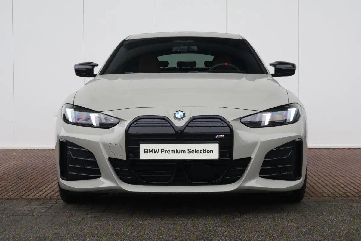 M60 84 kWh | Sport Pakket Pro | Panorama Dak | Harman Kardon | Elektr. Stoelen | Driving Assistant Professional | 20'' LM |