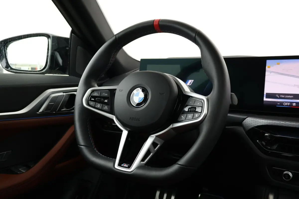 M60 84 kWh | Sport Pakket Pro | Panorama Dak | Harman Kardon | Elektr. Stoelen | Driving Assistant Professional | 20'' LM |