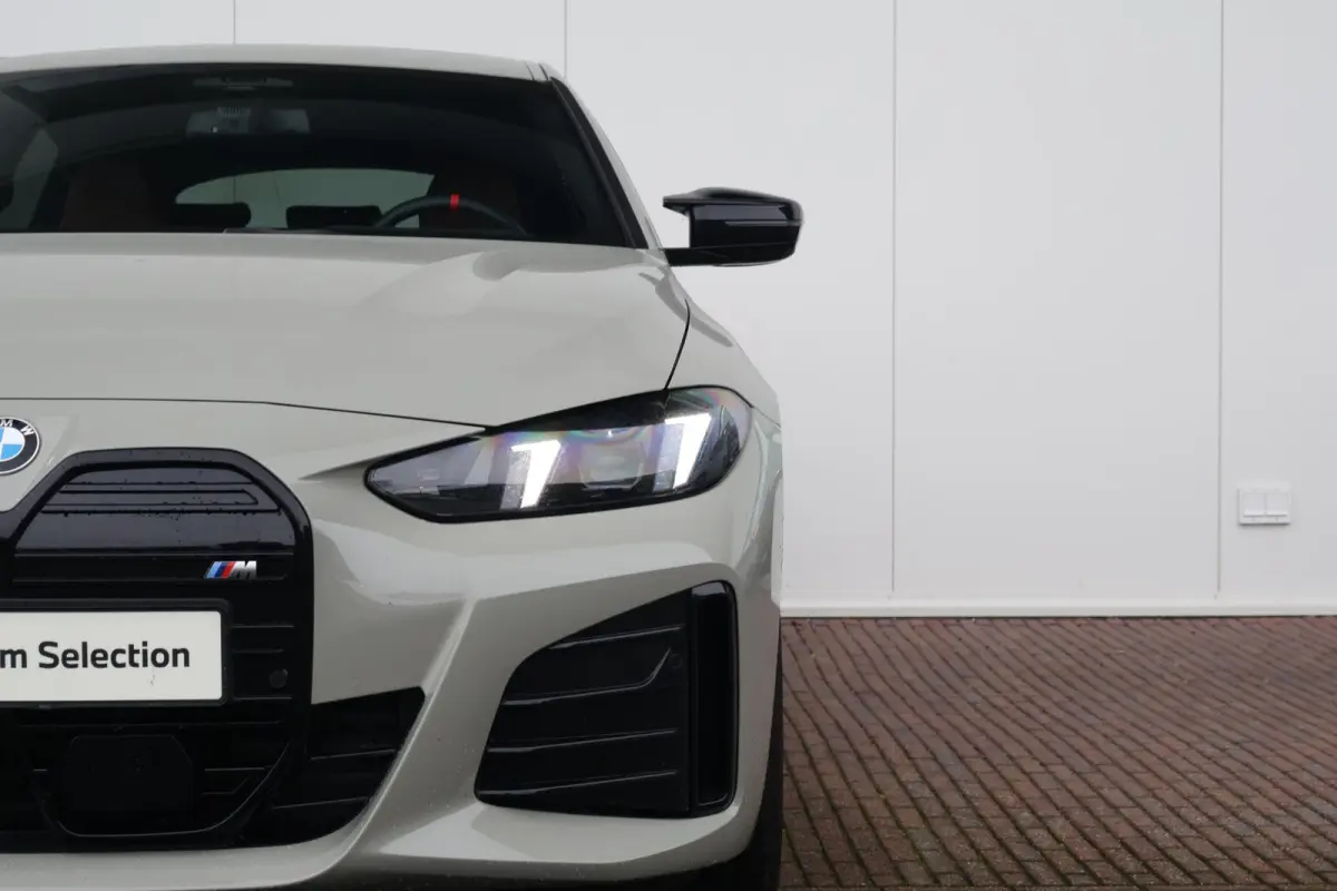 M60 84 kWh | Sport Pakket Pro | Panorama Dak | Harman Kardon | Elektr. Stoelen | Driving Assistant Professional | 20'' LM |