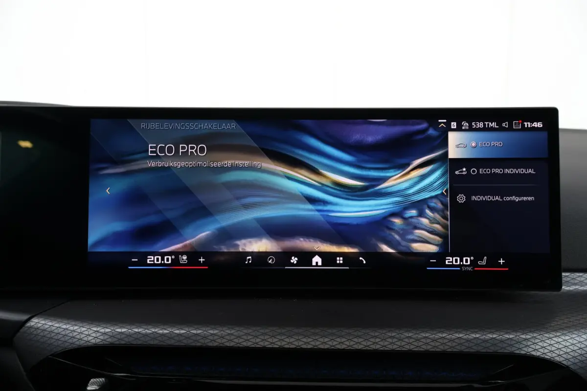 M60 84 kWh | Sport Pakket Pro | Panorama Dak | Harman Kardon | Elektr. Stoelen | Driving Assistant Professional | 20'' LM |