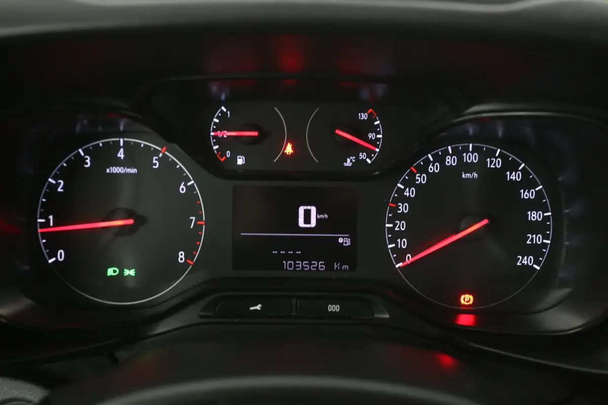 1.5D 102pk | Marge | 3 Zits | Airco | Cruise | Camera | Carplay | Trekhaak | Parkeersens.