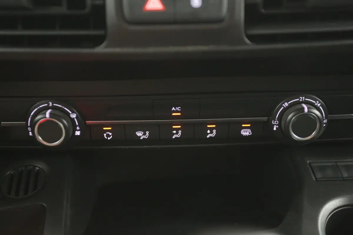 1.5D 102pk | Marge | 3 Zits | Airco | Cruise | Camera | Carplay | Trekhaak | Parkeersens.