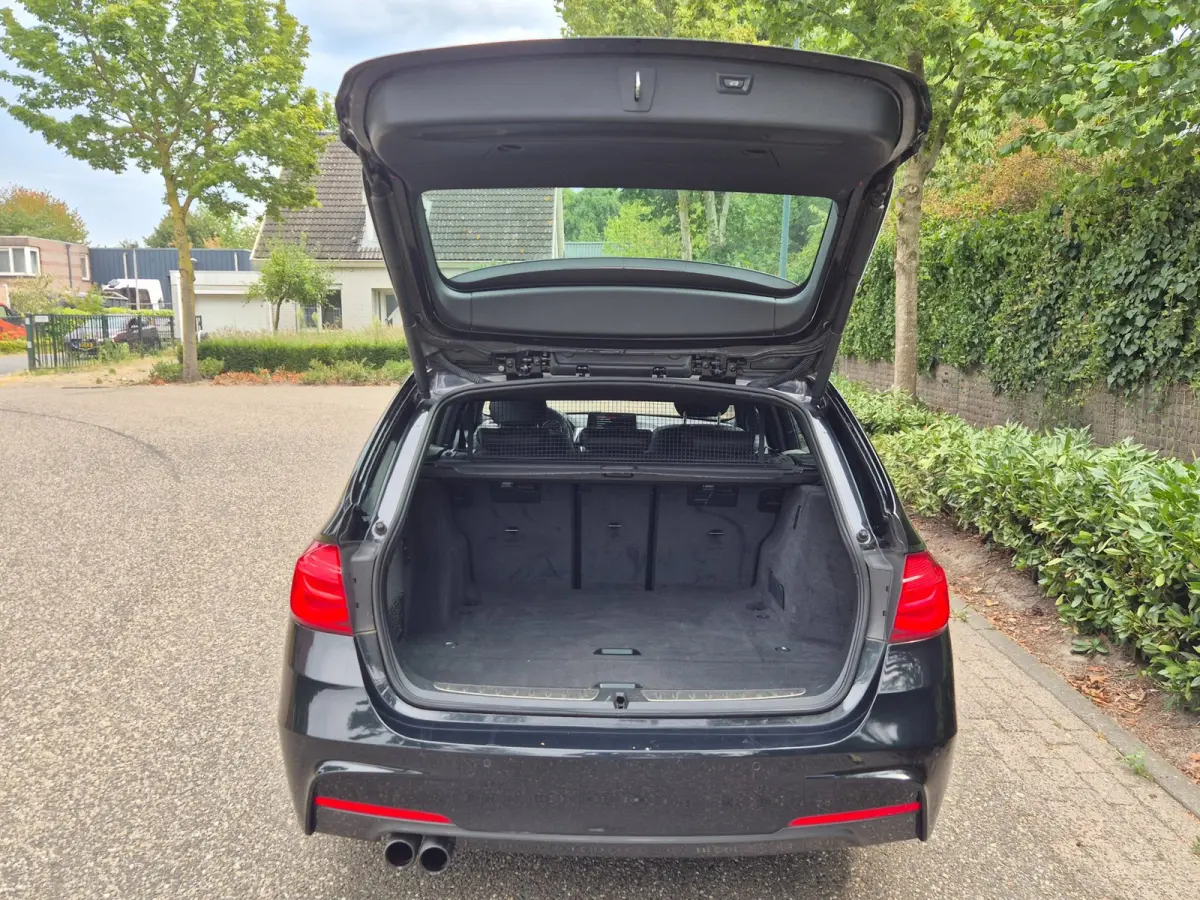 320i High Ex M Sport Touring Apple CarPlay 18inch Velgen NAP NL 100% Onderhouden 2e eigenaar