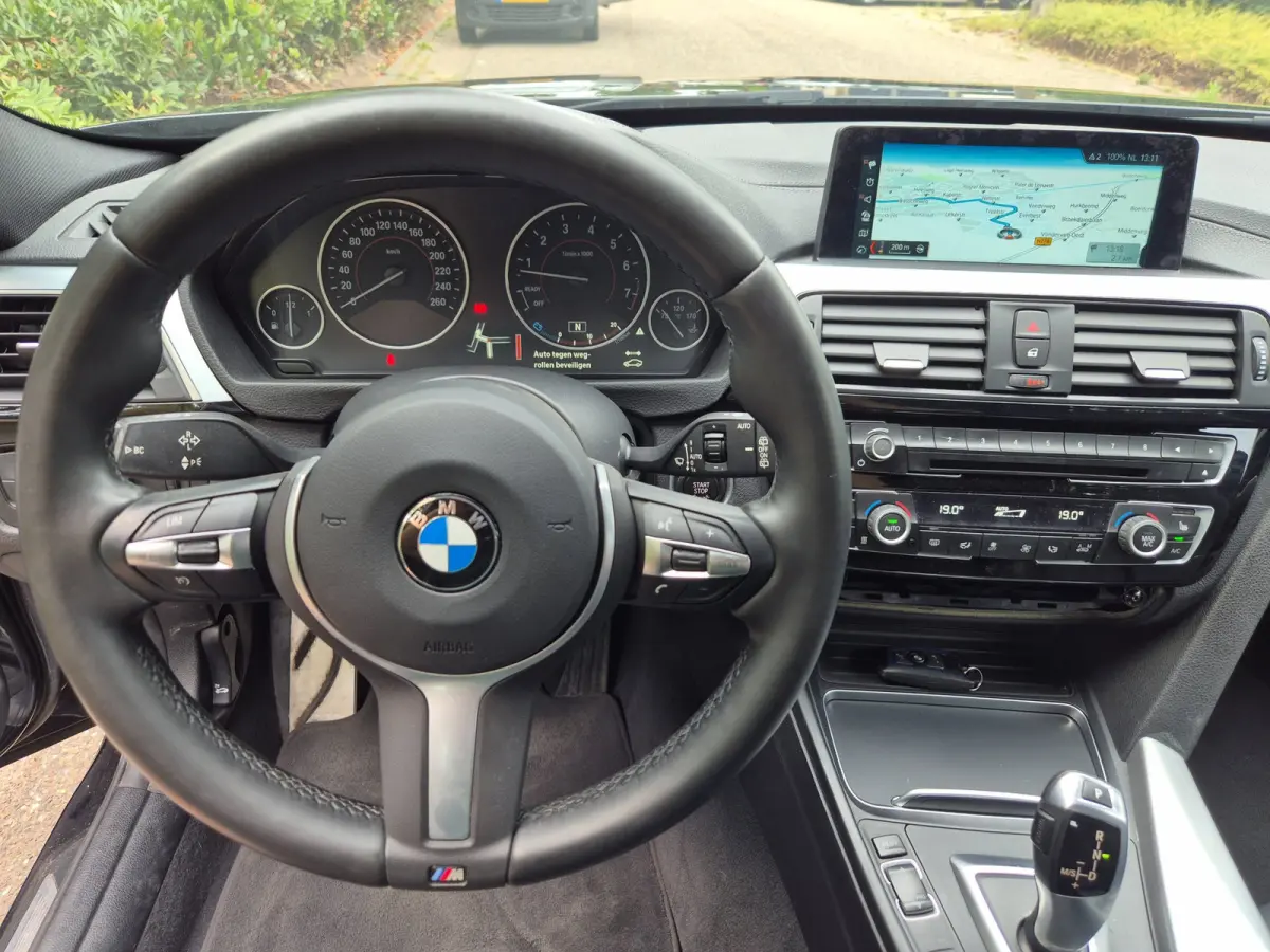 320i High Ex M Sport Touring Apple CarPlay 18inch Velgen NAP NL 100% Onderhouden 2e eigenaar