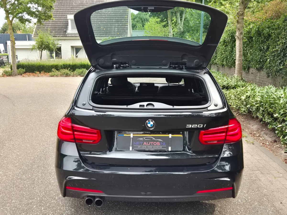 320i High Ex M Sport Touring Apple CarPlay 18inch Velgen NAP NL 100% Onderhouden 2e eigenaar