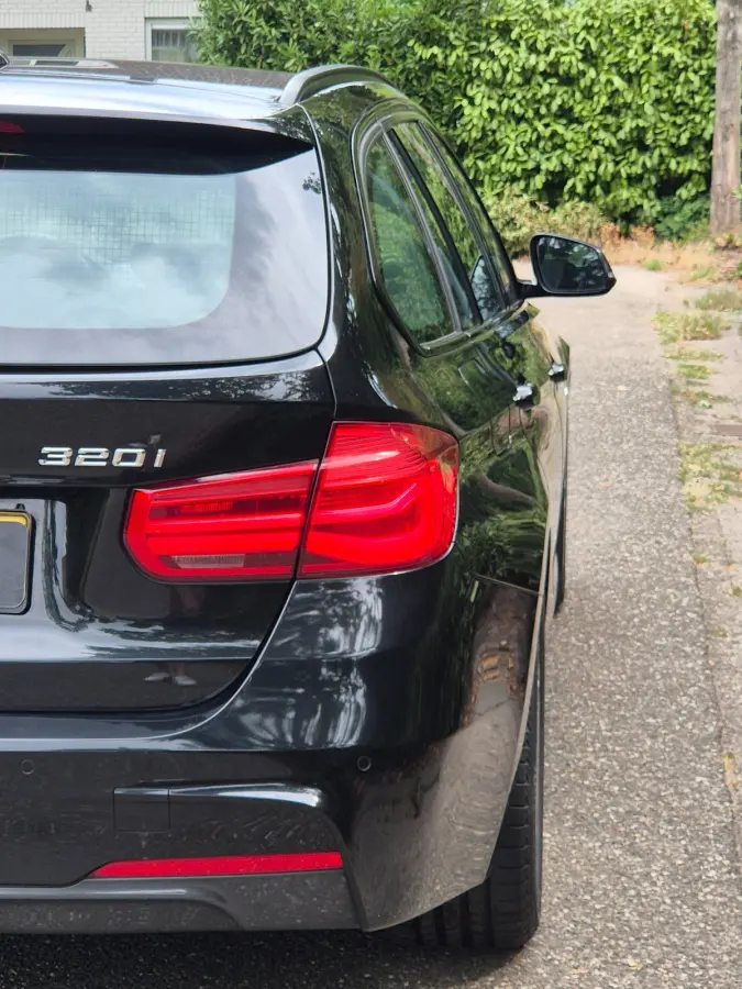 320i High Ex M Sport Touring Apple CarPlay 18inch Velgen NAP NL 100% Onderhouden 2e eigenaar