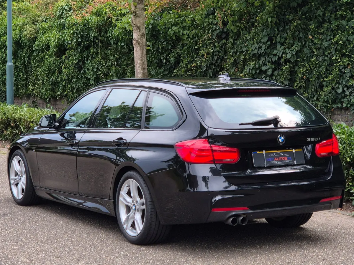 320i High Ex M Sport Touring Apple CarPlay 18inch Velgen NAP NL 100% Onderhouden 2e eigenaar