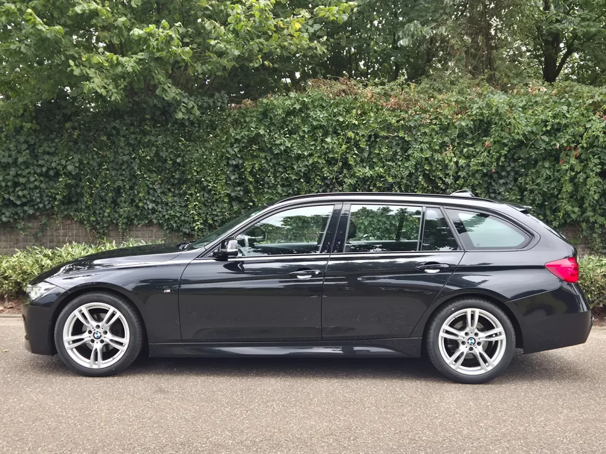 320i High Ex M Sport Touring Apple CarPlay 18inch Velgen NAP NL 100% Onderhouden 2e eigenaar