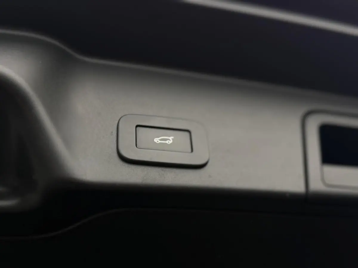 1.5 P300e AWD R-Dynamic HSE
