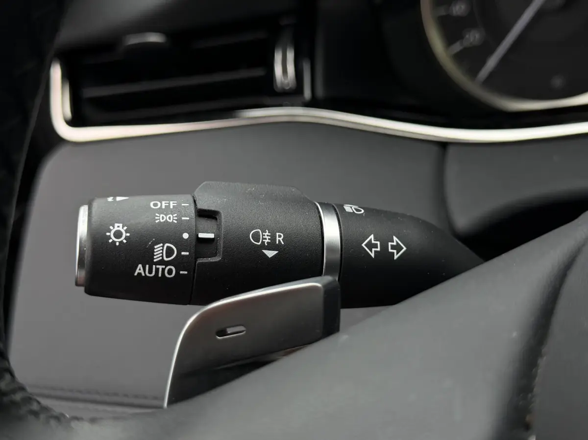 1.5 P300e AWD R-Dynamic HSE