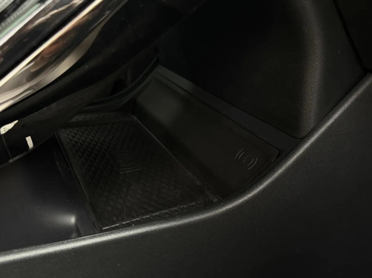 1.5 P300e AWD R-Dynamic HSE