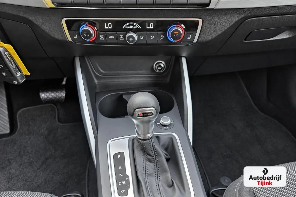 1.0 TFSI Sport Pro Line S | Automaat | LED | Trekhaak | Stoelverwarming | PDC | Cruise | LMV 18" | Navi |
