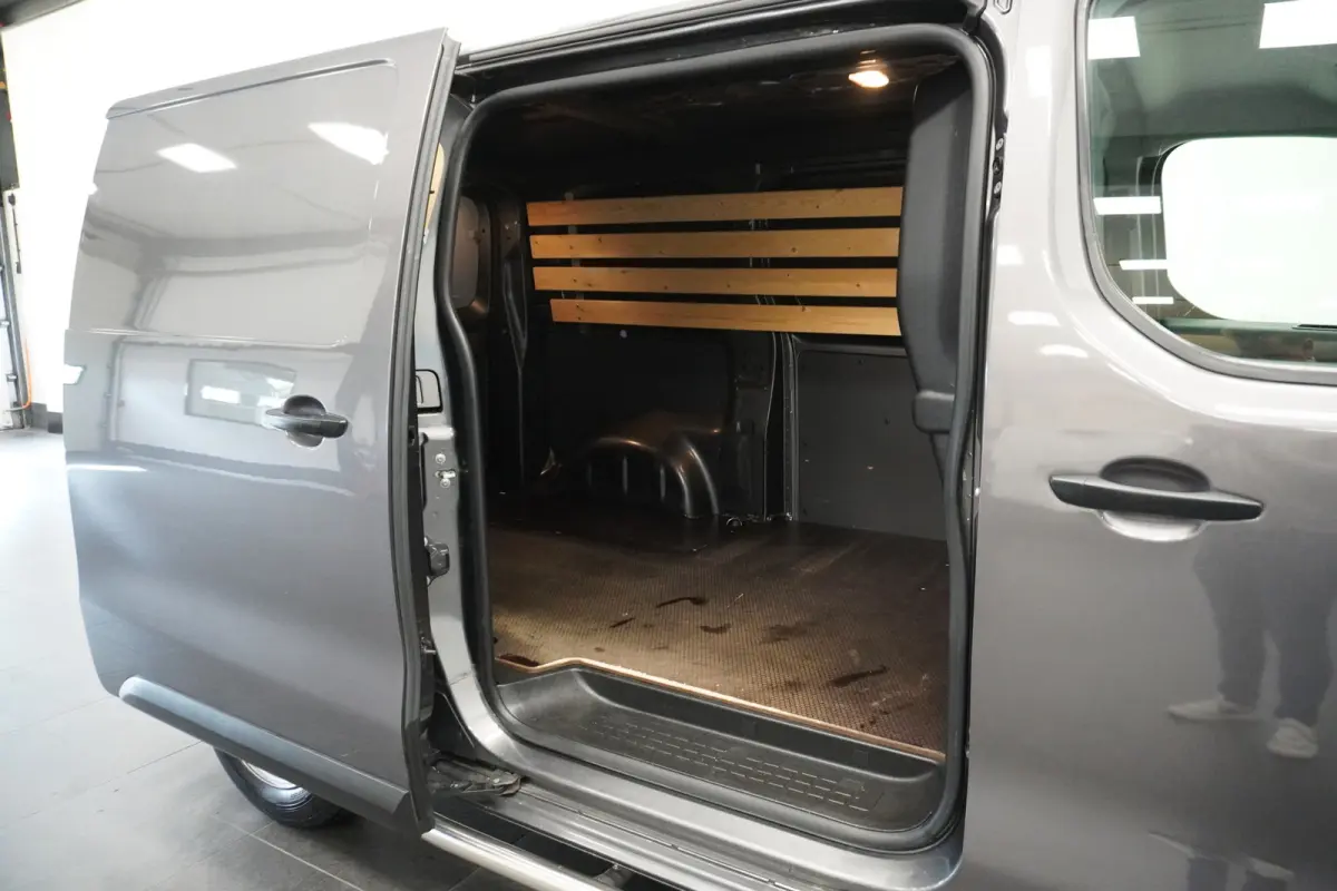 2.0 BlueHDI L2 145PK AUTOMAAT EURO 6 - Airco - PDC - Camera - €14.900,- Excl.