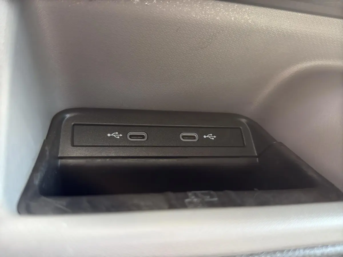 77 kWh | Led Matrix | Keyless | DAB | Achter Deuren |