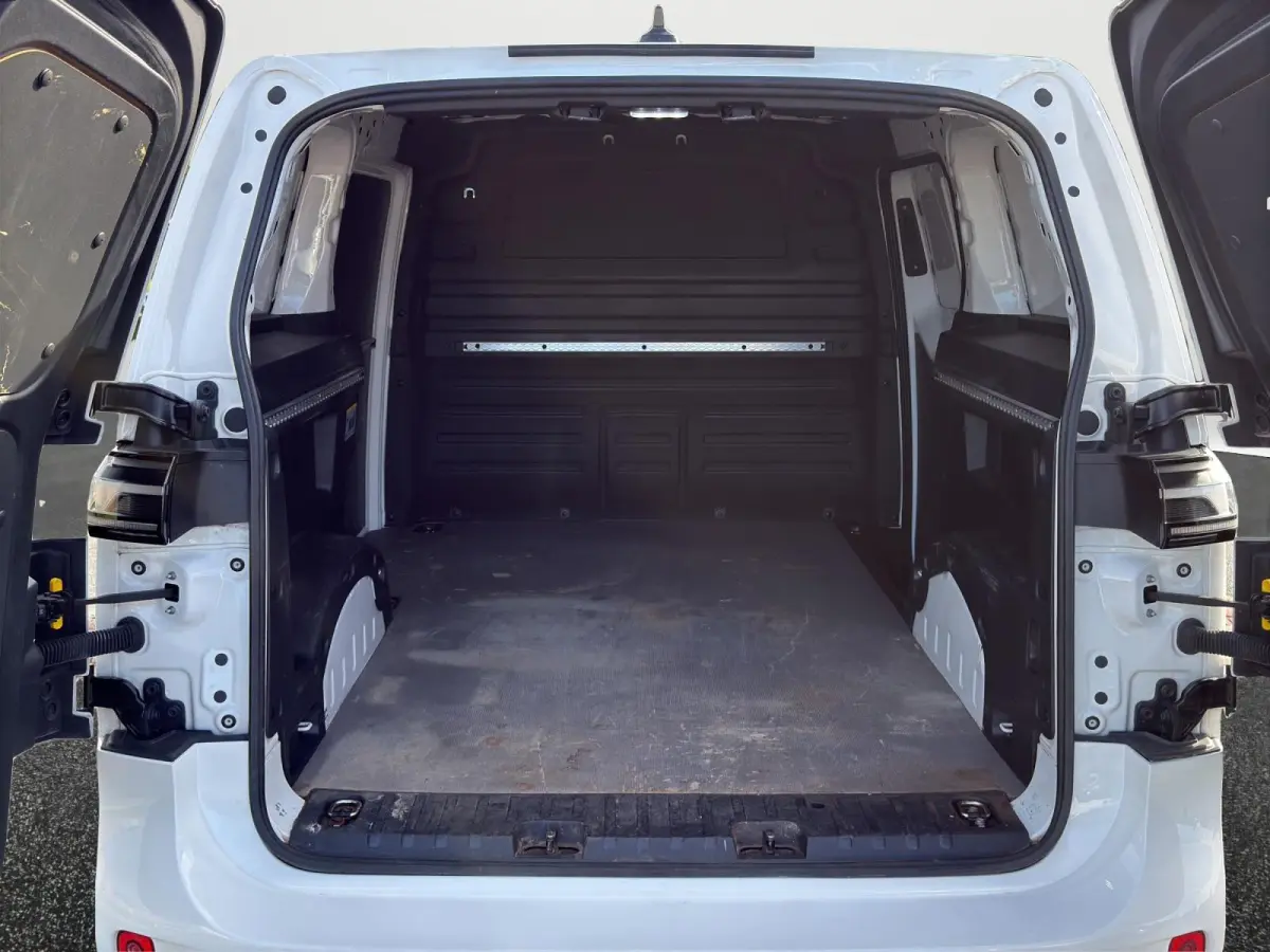 77 kWh | Led Matrix | Keyless | DAB | Achter Deuren |