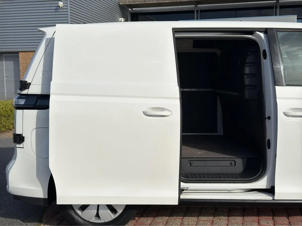 77 kWh | Led Matrix | Keyless | DAB | Achter Deuren |