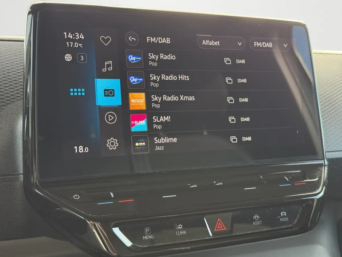 77 kWh | Led Matrix | Keyless | DAB | Achter Deuren |