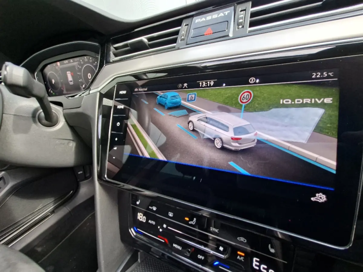 1.4 TSI PHEV GTE * Panoramadak * Elek. Achterklep * Navigatiesysteem * 18 Inch Velgen *