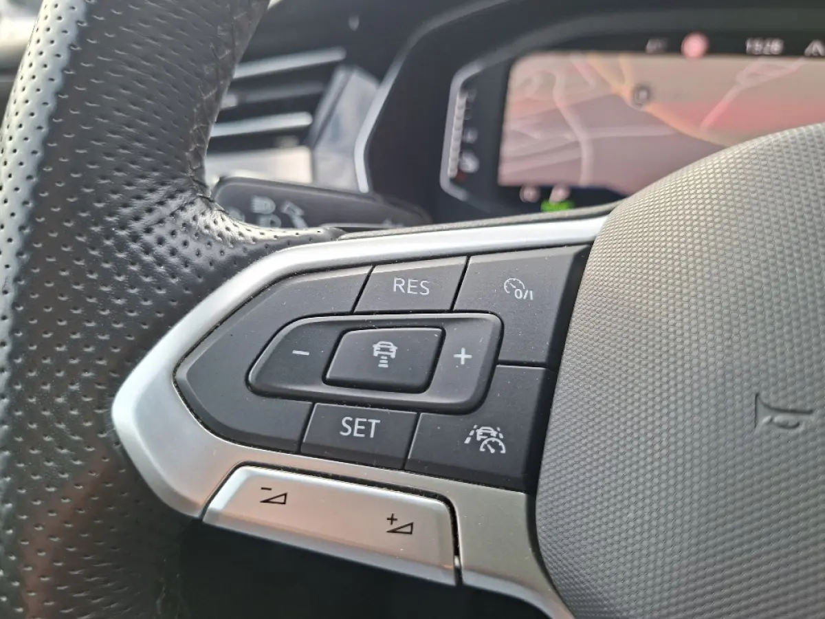 1.4 TSI PHEV GTE * Panoramadak * Elek. Achterklep * Navigatiesysteem * 18 Inch Velgen *