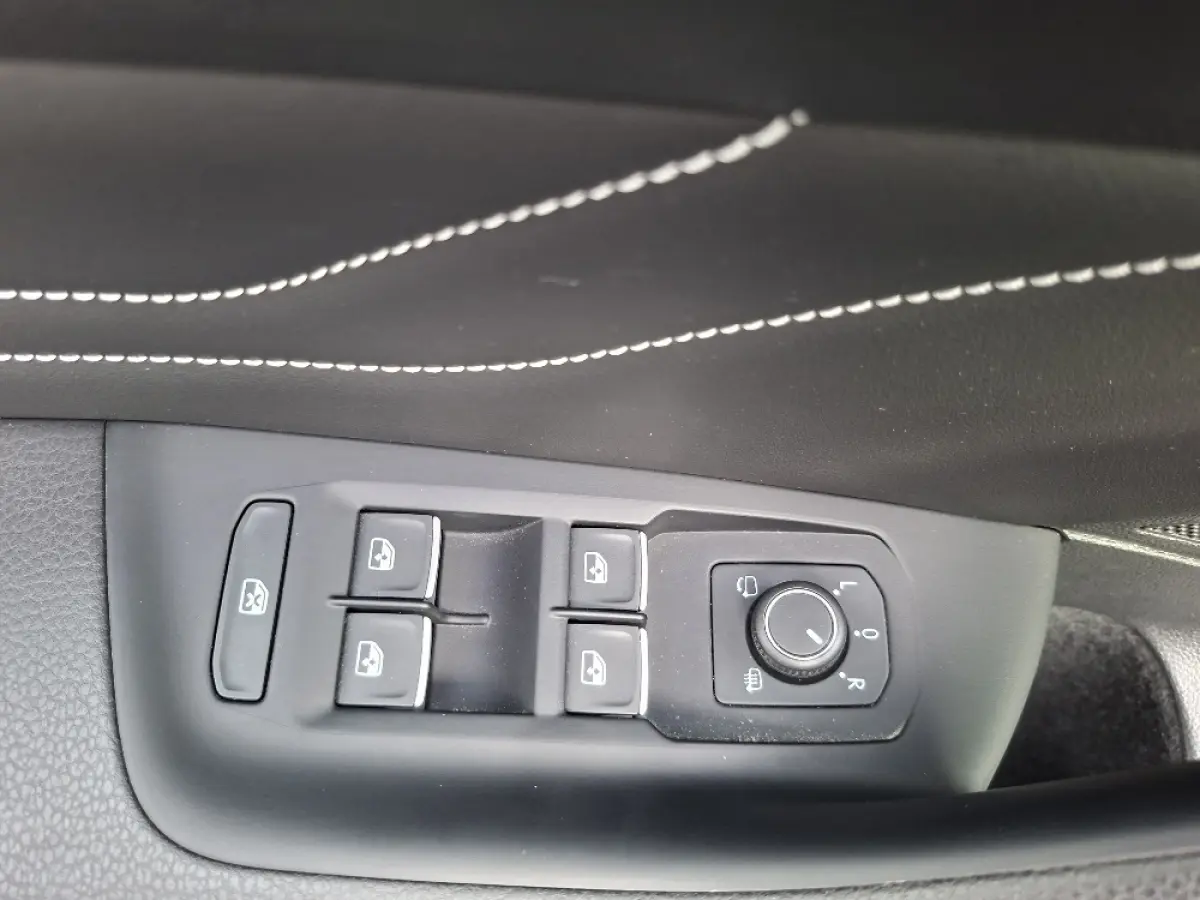 1.4 TSI PHEV GTE * Panoramadak * Elek. Achterklep * Navigatiesysteem * 18 Inch Velgen *