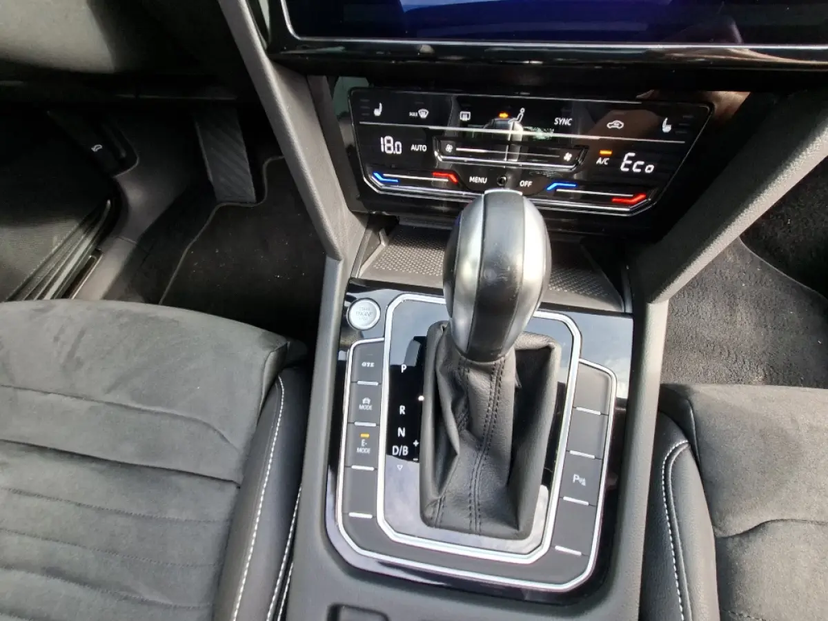 1.4 TSI PHEV GTE * Panoramadak * Elek. Achterklep * Navigatiesysteem * 18 Inch Velgen *