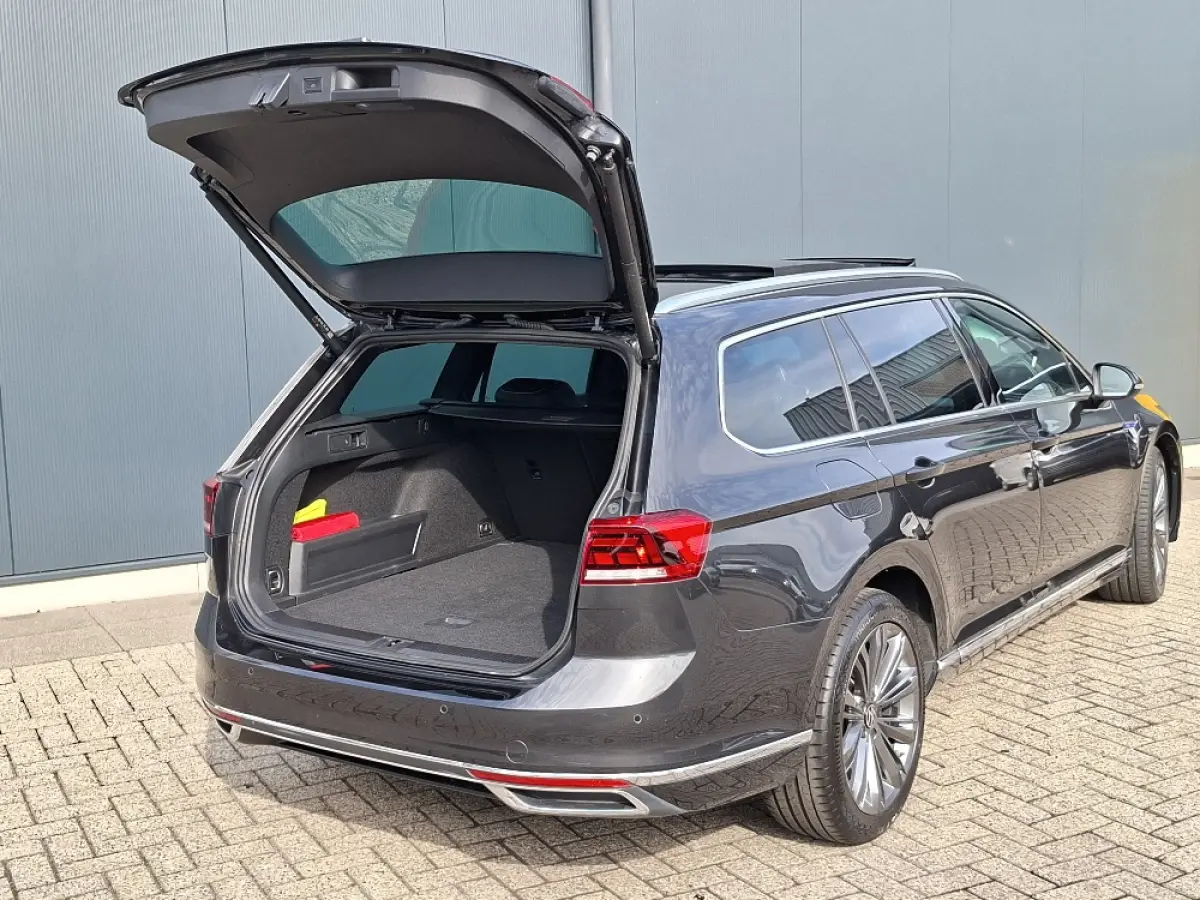 1.4 TSI PHEV GTE * Panoramadak * Elek. Achterklep * Navigatiesysteem * 18 Inch Velgen *