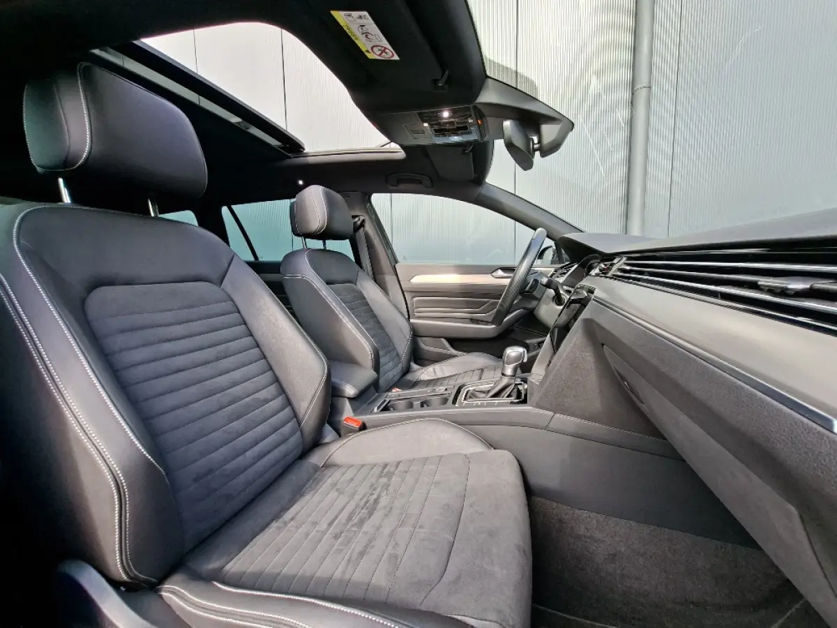 1.4 TSI PHEV GTE * Panoramadak * Elek. Achterklep * Navigatiesysteem * 18 Inch Velgen *