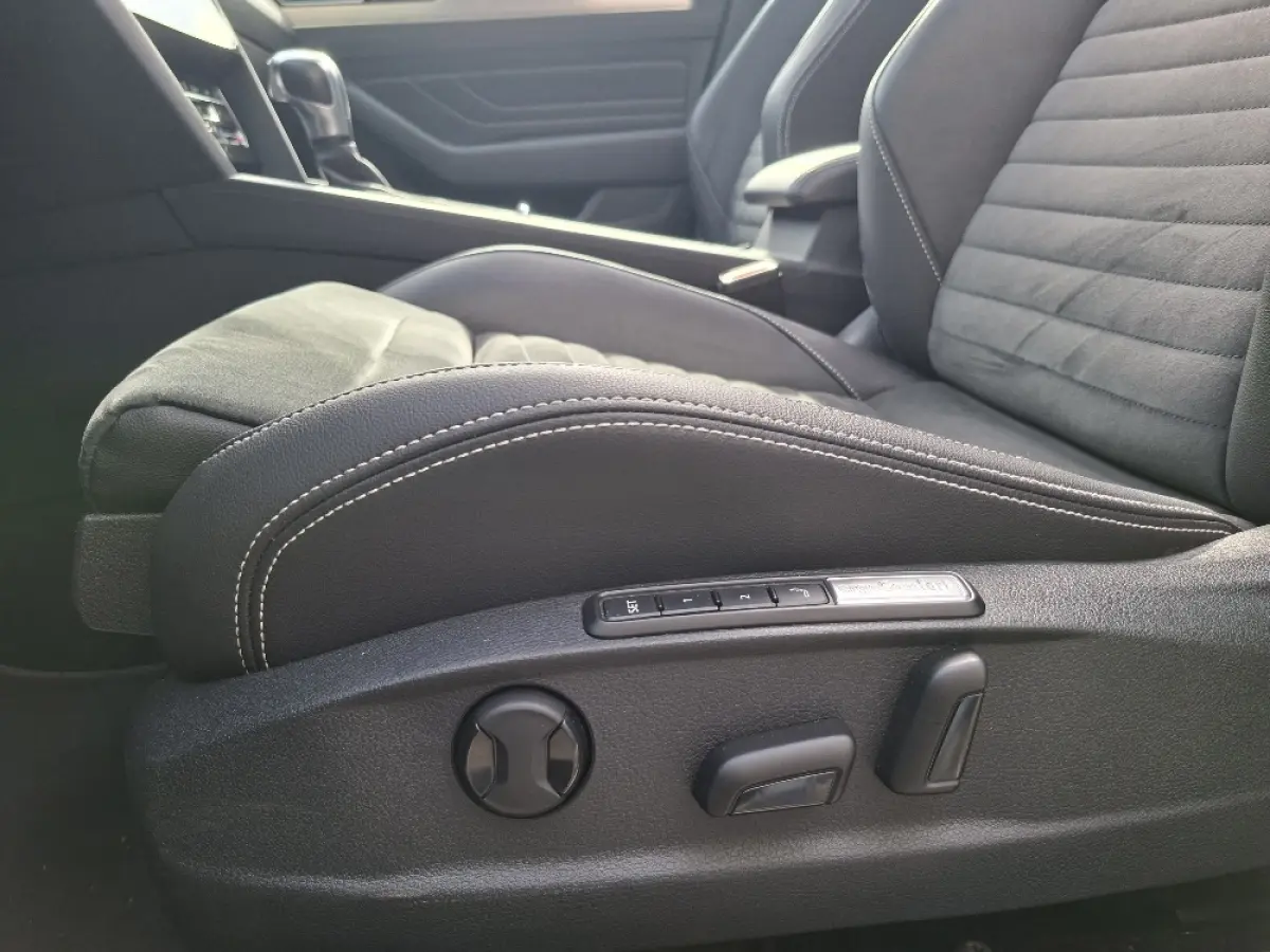 1.4 TSI PHEV GTE * Panoramadak * Elek. Achterklep * Navigatiesysteem * 18 Inch Velgen *