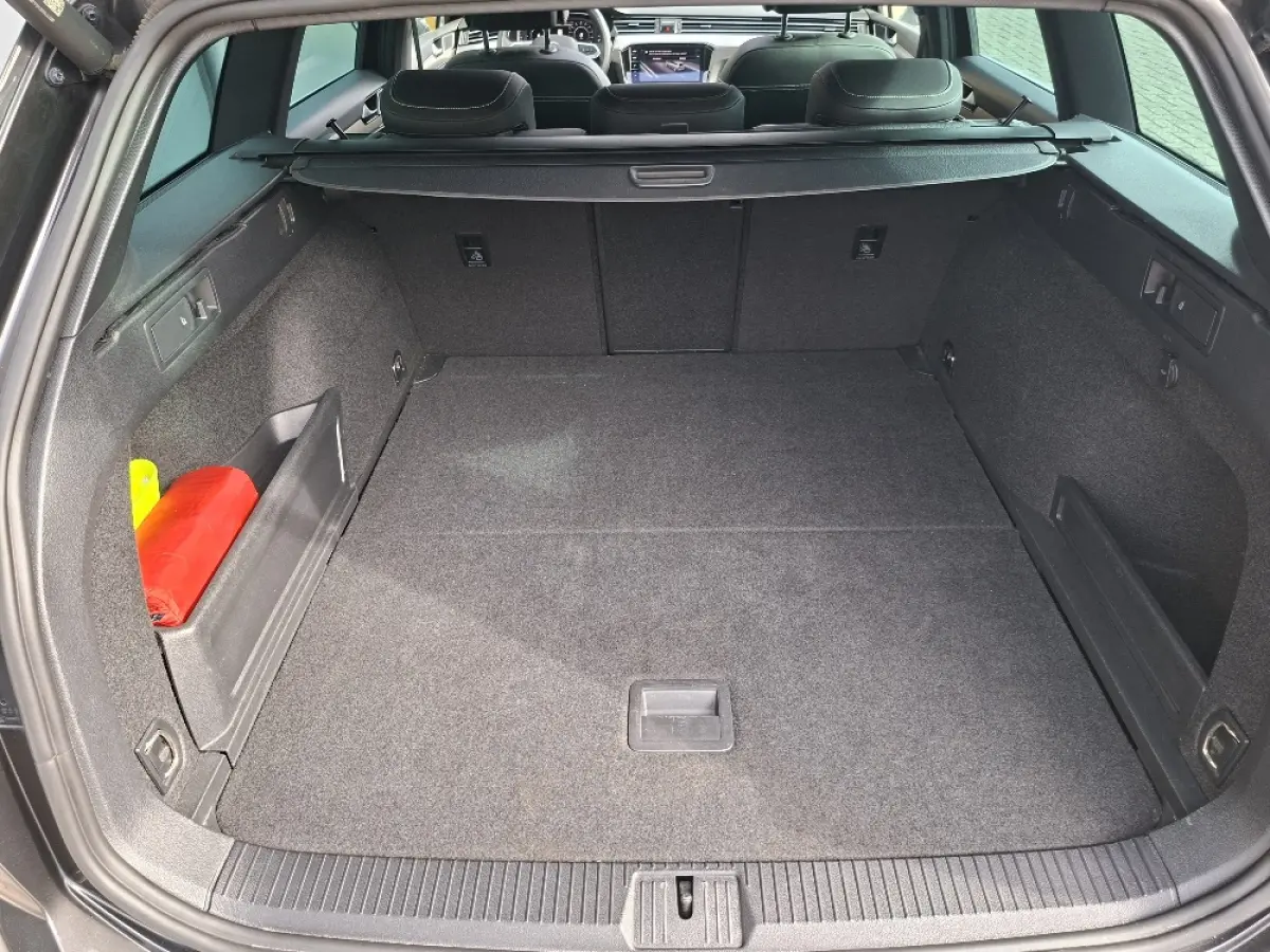 1.4 TSI PHEV GTE * Panoramadak * Elek. Achterklep * Navigatiesysteem * 18 Inch Velgen *