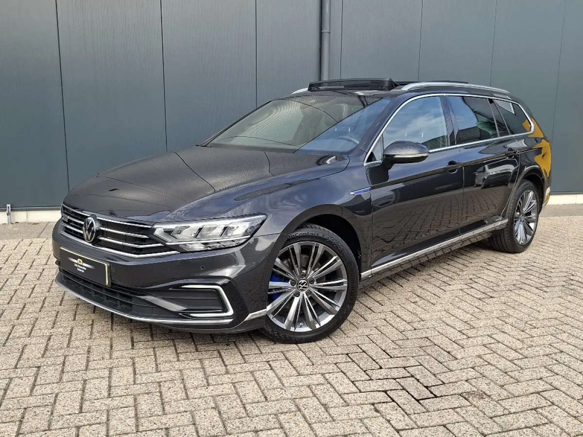 1.4 TSI PHEV GTE * Panoramadak * Elek. Achterklep * Navigatiesysteem * 18 Inch Velgen *
