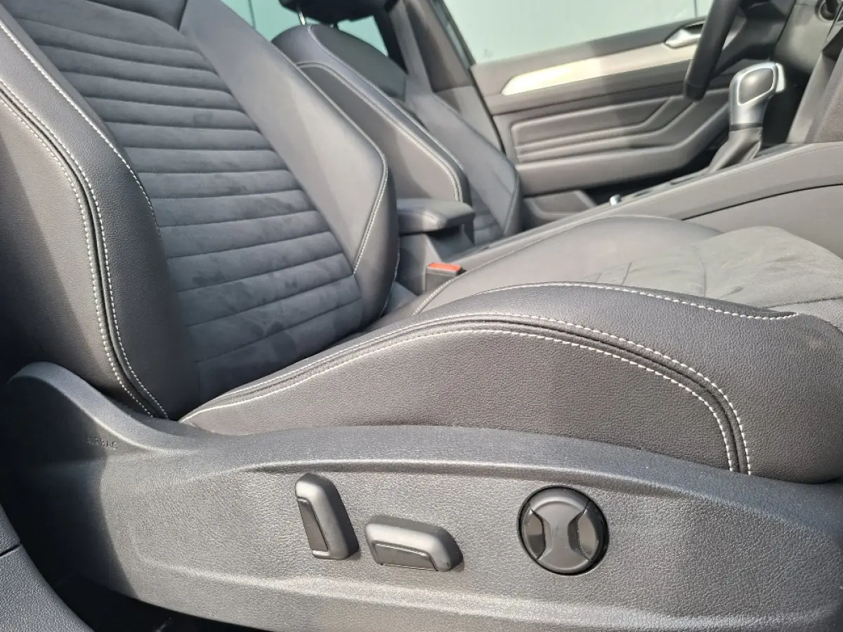 1.4 TSI PHEV GTE * Panoramadak * Elek. Achterklep * Navigatiesysteem * 18 Inch Velgen *