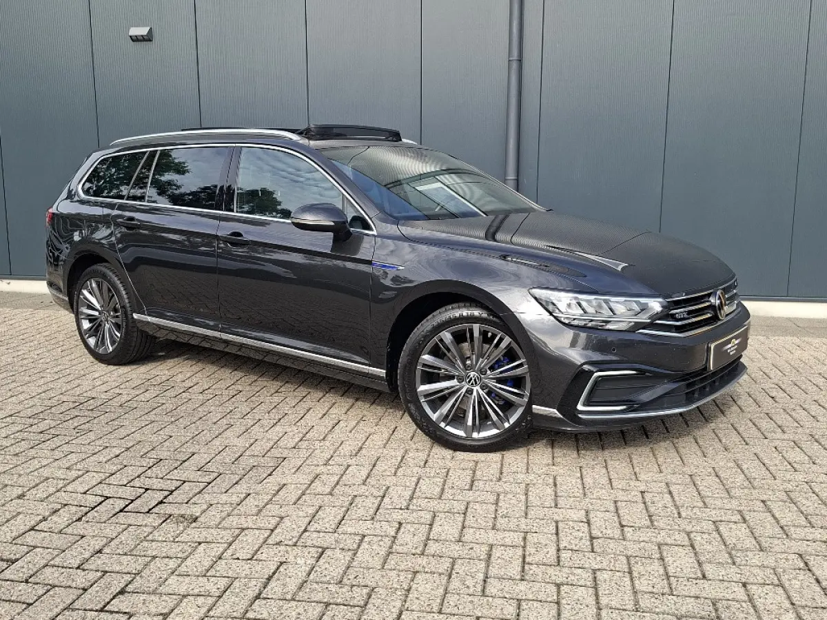 1.4 TSI PHEV GTE * Panoramadak * Elek. Achterklep * Navigatiesysteem * 18 Inch Velgen *
