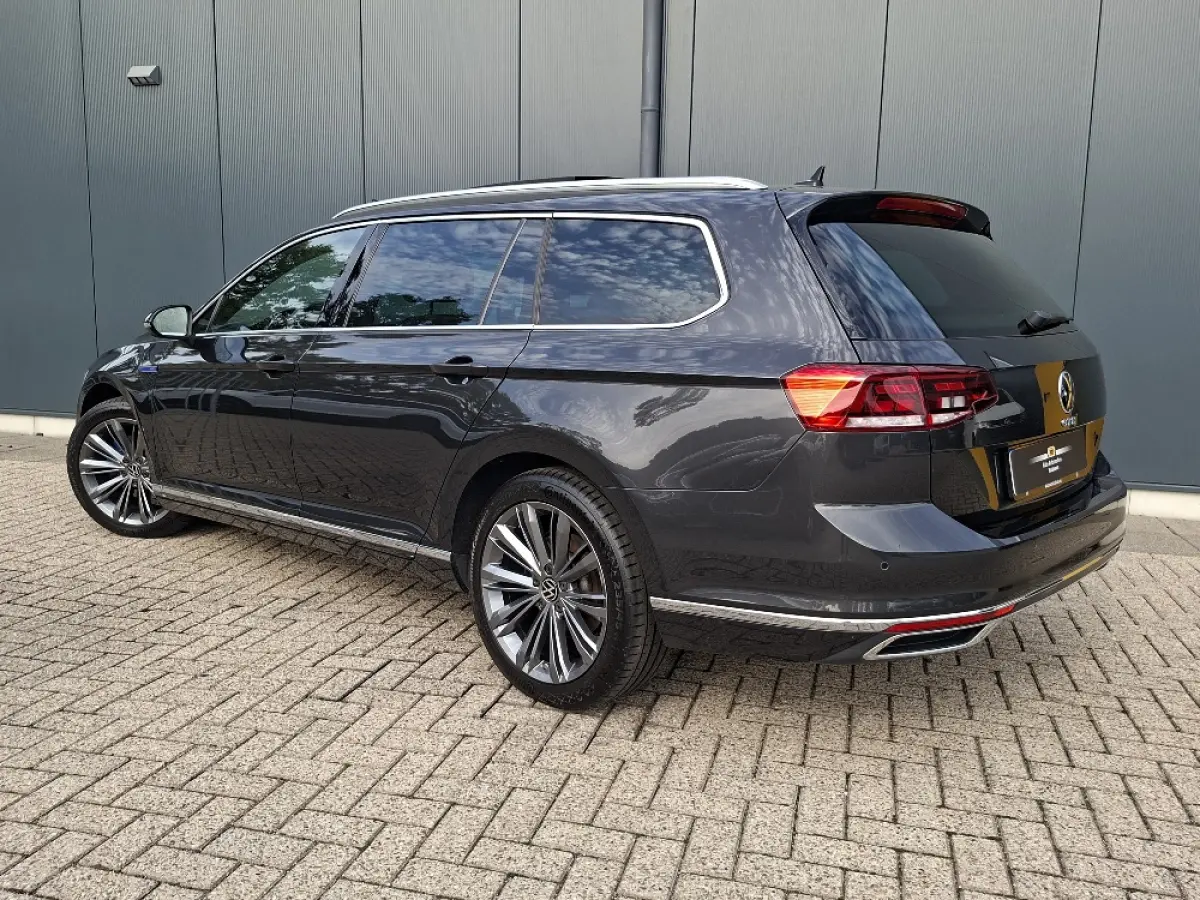 1.4 TSI PHEV GTE * Panoramadak * Elek. Achterklep * Navigatiesysteem * 18 Inch Velgen *