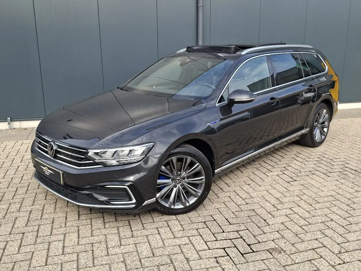 1.4 TSI PHEV GTE * Panoramadak * Elek. Achterklep * Navigatiesysteem * 18 Inch Velgen *