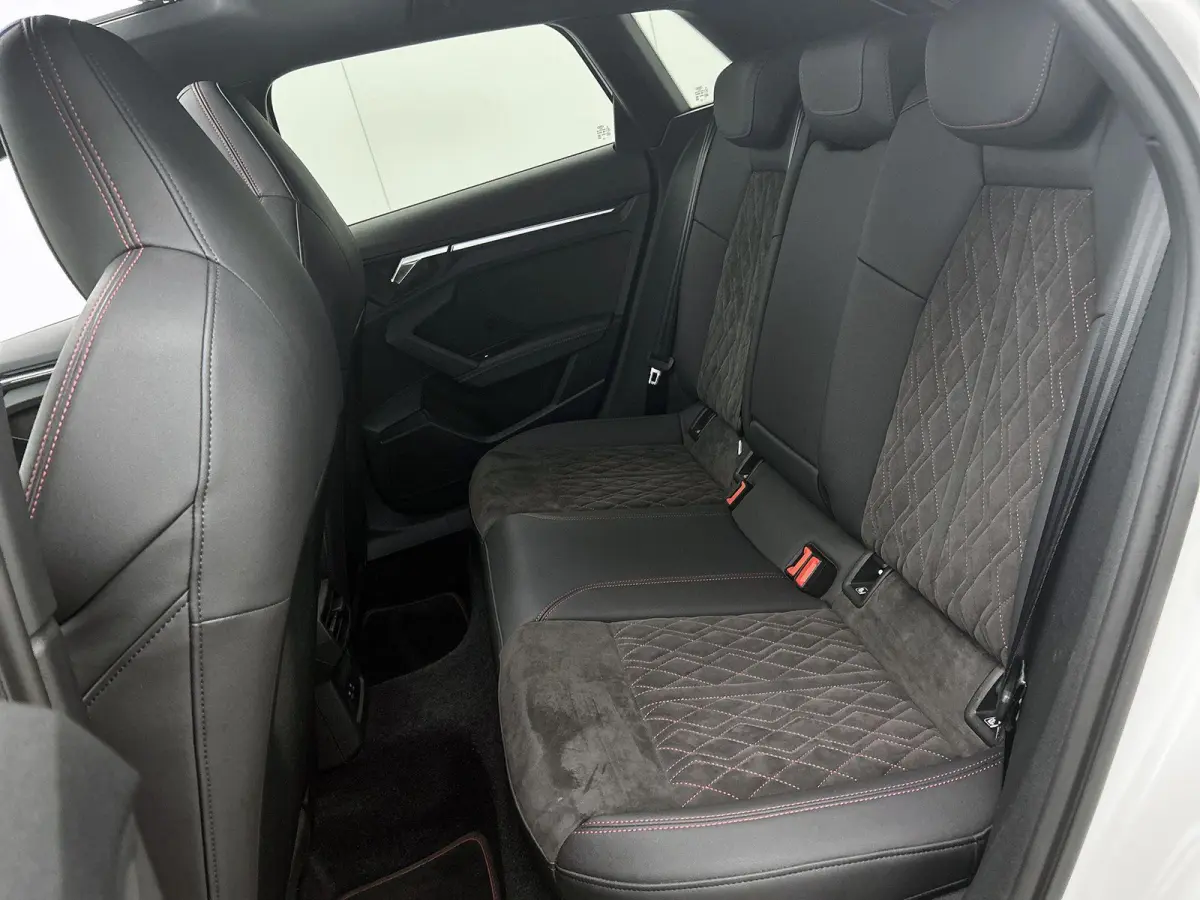 45 TFSI e S edition Competition 245 PK | S-line | Panoramadak | Cruise control | Stoelverwarming | Navigatie | Apple Carplay | Android Auto | Lichtmetalen velgen |