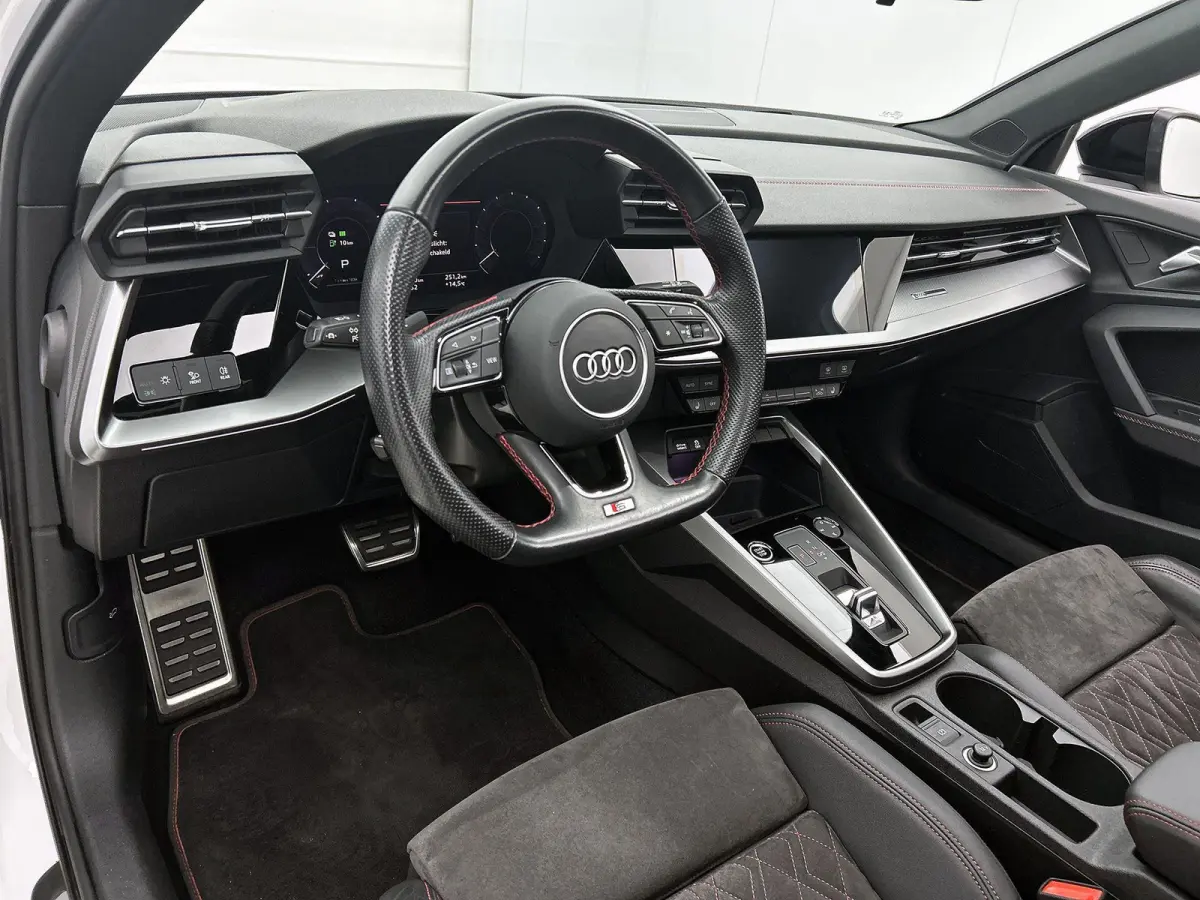 45 TFSI e S edition Competition 245 PK | S-line | Panoramadak | Cruise control | Stoelverwarming | Navigatie | Apple Carplay | Android Auto | Lichtmetalen velgen |