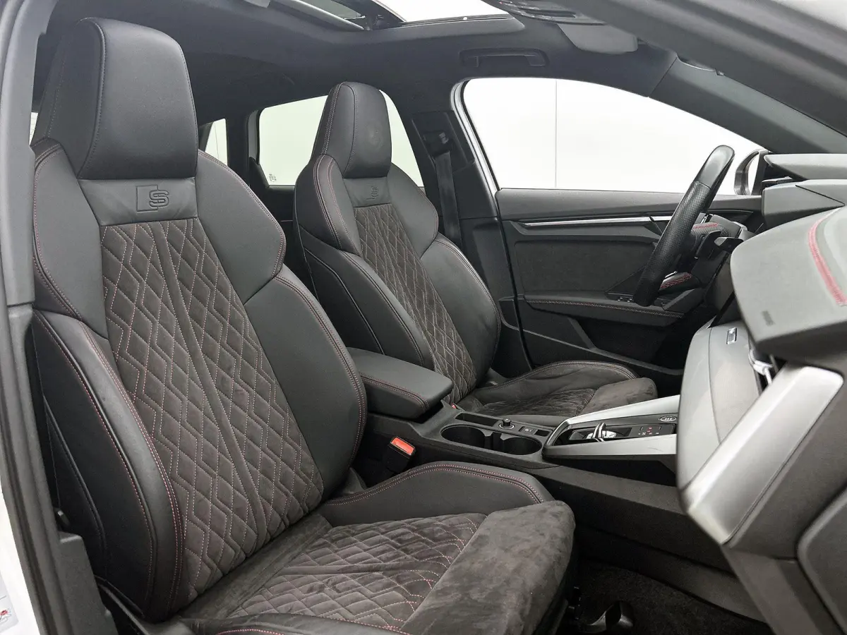 45 TFSI e S edition Competition 245 PK | S-line | Panoramadak | Cruise control | Stoelverwarming | Navigatie | Apple Carplay | Android Auto | Lichtmetalen velgen |