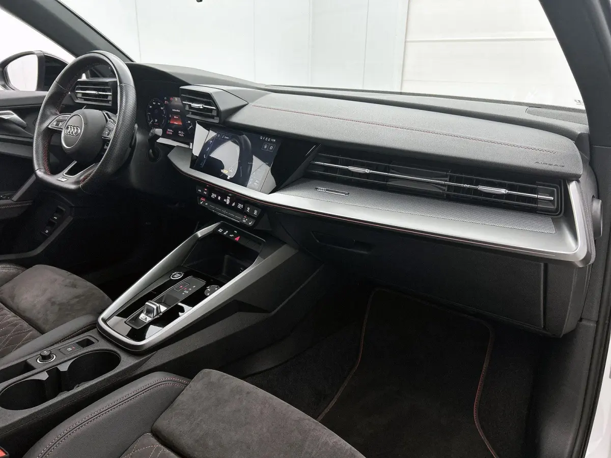 45 TFSI e S edition Competition 245 PK | S-line | Panoramadak | Cruise control | Stoelverwarming | Navigatie | Apple Carplay | Android Auto | Lichtmetalen velgen |