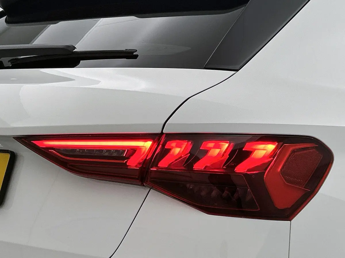45 TFSI e S edition Competition 245 PK | S-line | Panoramadak | Cruise control | Stoelverwarming | Navigatie | Apple Carplay | Android Auto | Lichtmetalen velgen |