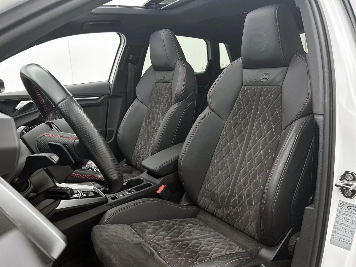 45 TFSI e S edition Competition 245 PK | S-line | Panoramadak | Cruise control | Stoelverwarming | Navigatie | Apple Carplay | Android Auto | Lichtmetalen velgen |