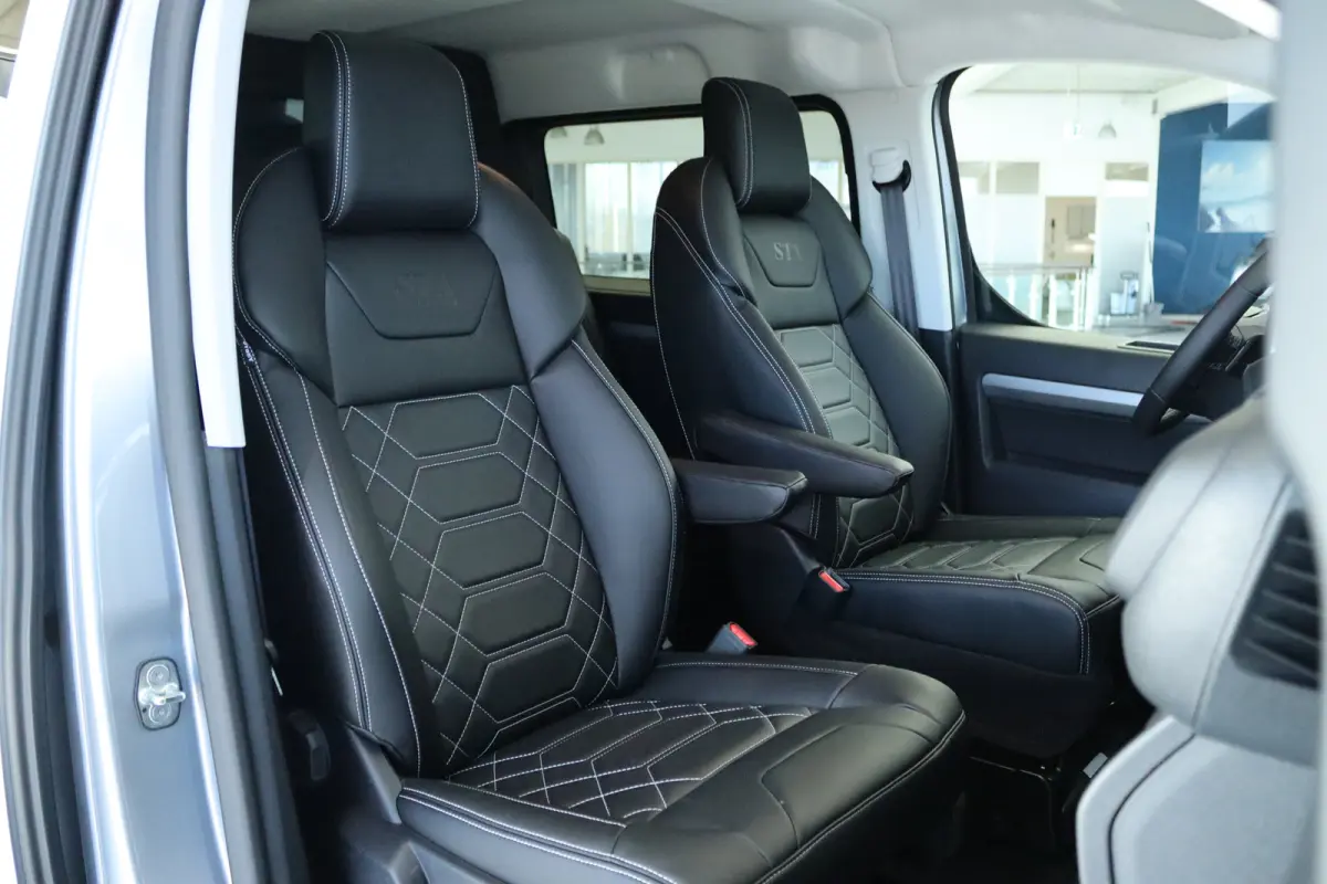 e-Expert STX Special Edition L3- electric 75 KWh | City pakket | Comfort Pakket | Driezitsbank achter zonder ISOFIX met twee neerklapbare armsteunen