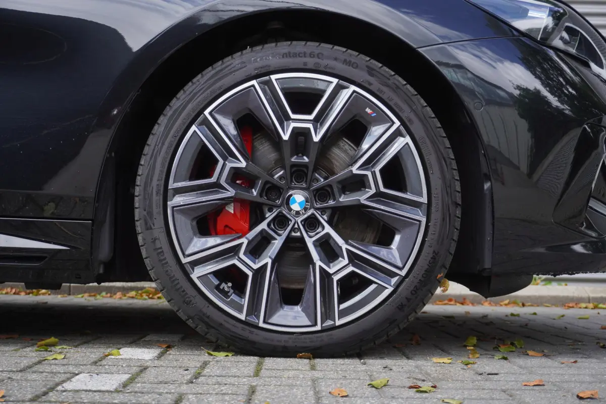550e xDrive Adaptief M Onderstel Professional | Bowers & Wilkins Surround Sound System | BMW Individual Leder Merino |  Driving Assistant Professional | Parking Assistant Professional