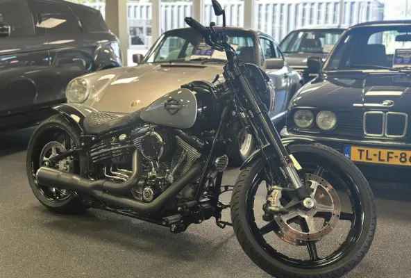 96 FXCW Rocker Custom spuitwerk Vance & Hines 2-in-1 showbike-uitstraling