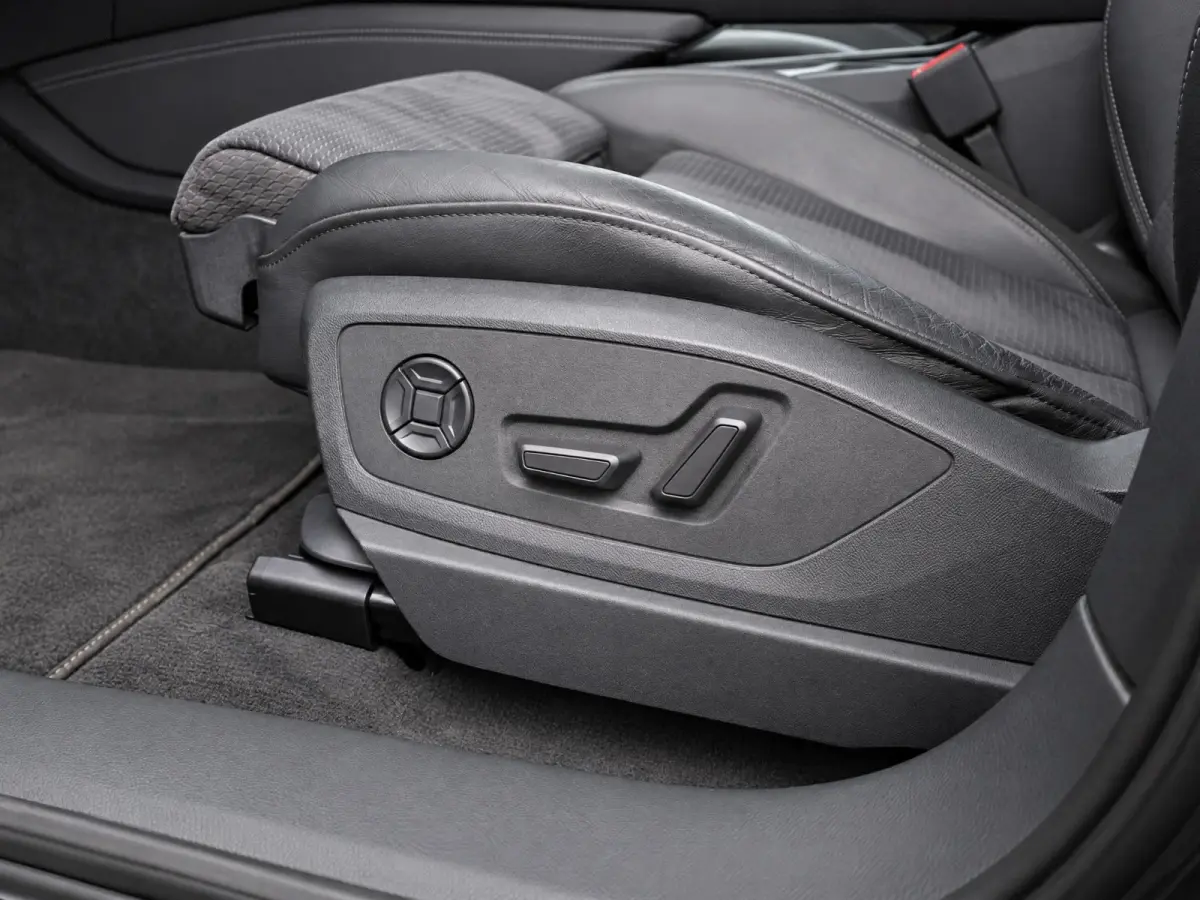 55 quattro Advanced S Line 95 kWh |Pano |Head-Up |Stoelverw. |B&O |Memory