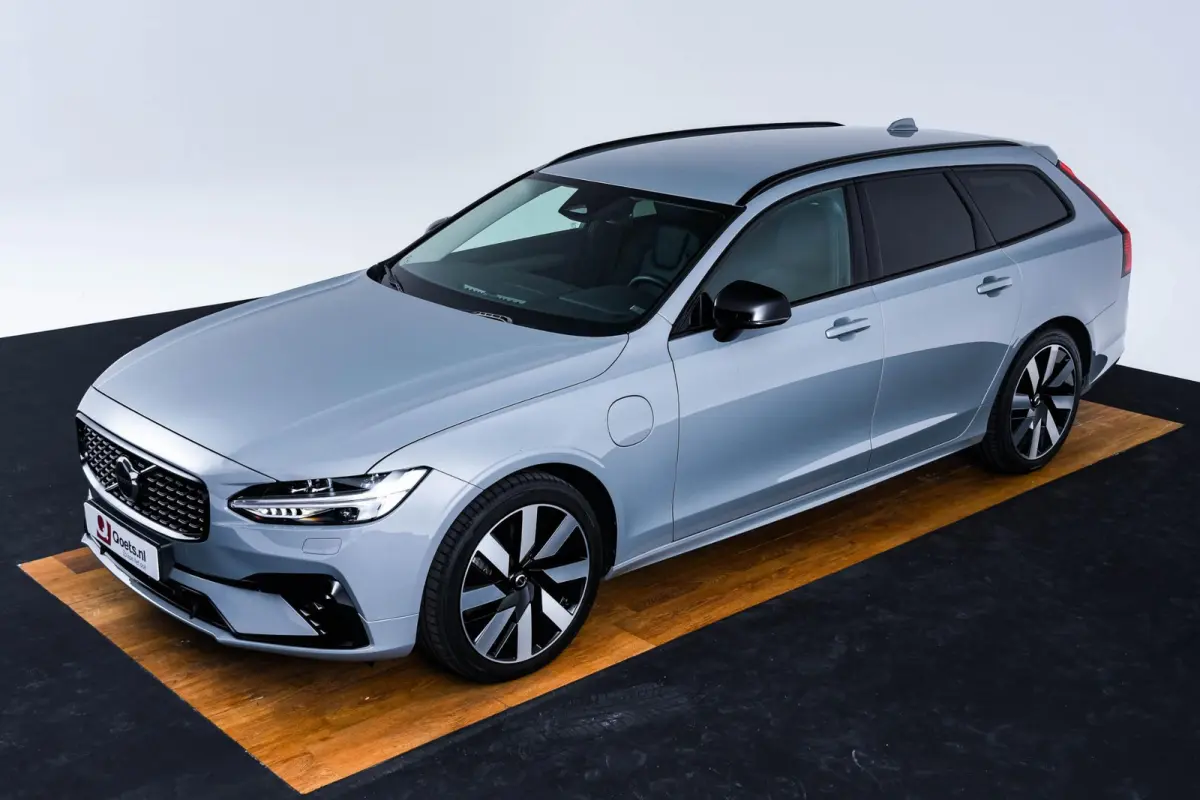 2.0 T6 Plug-in hybrid AWD Plus Dark Trekhaak - Adaptieve Cruise Control - Harman Kardon - Stoelverwarming voor/achter - Full-LED Active High Beam koplampen - Pilot Assist -