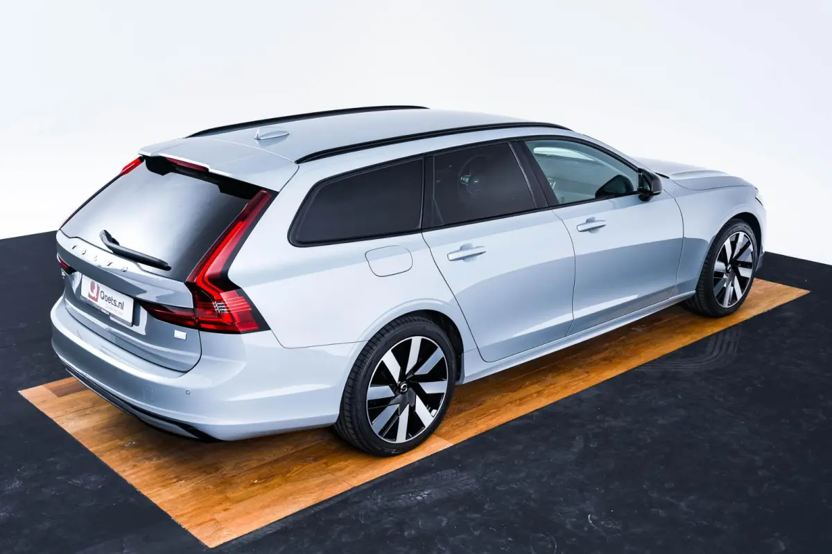2.0 T6 Plug-in hybrid AWD Plus Dark Trekhaak - Adaptieve Cruise Control - Harman Kardon - Stoelverwarming voor/achter - Full-LED Active High Beam koplampen - Pilot Assist -