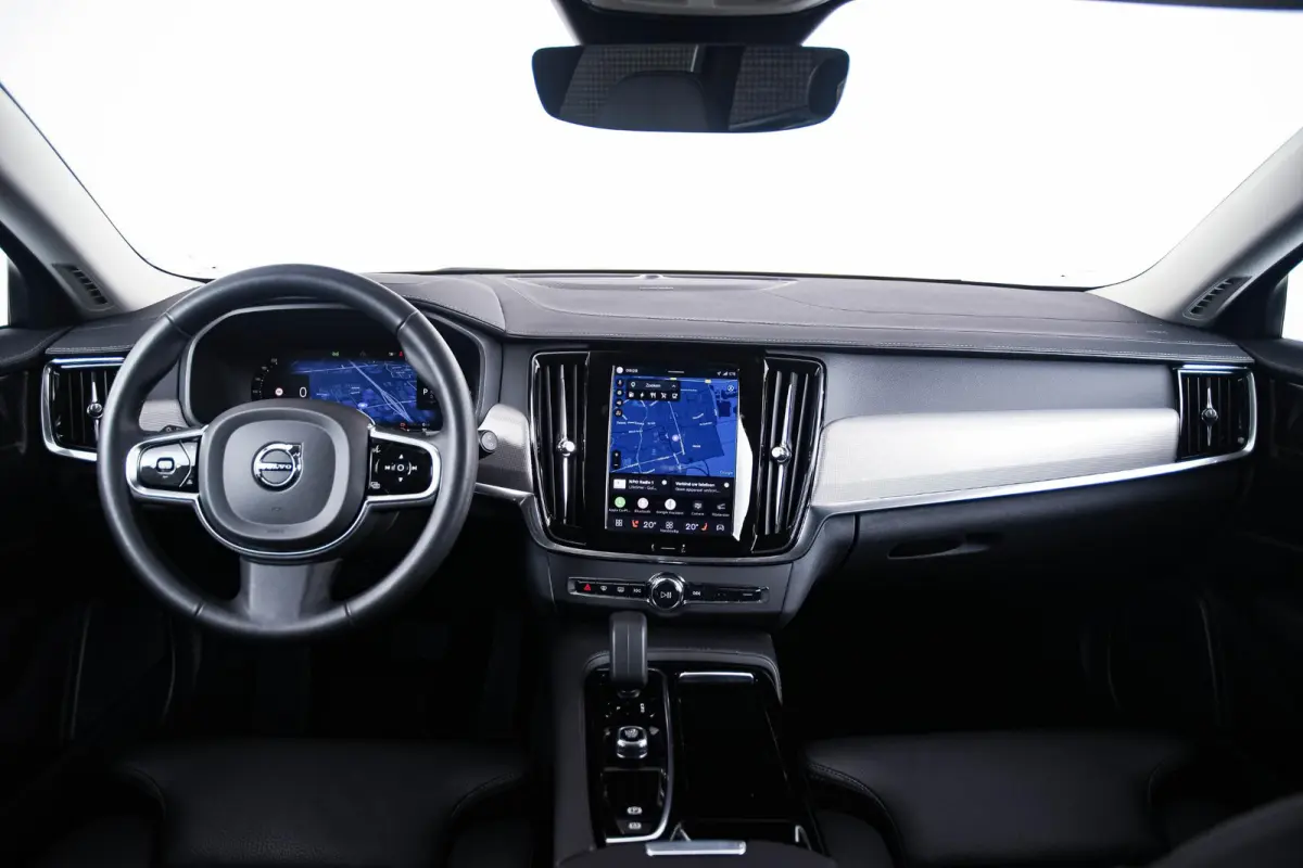 2.0 T6 Plug-in hybrid AWD Plus Dark Trekhaak - Adaptieve Cruise Control - Harman Kardon - Stoelverwarming voor/achter - Full-LED Active High Beam koplampen - Pilot Assist -