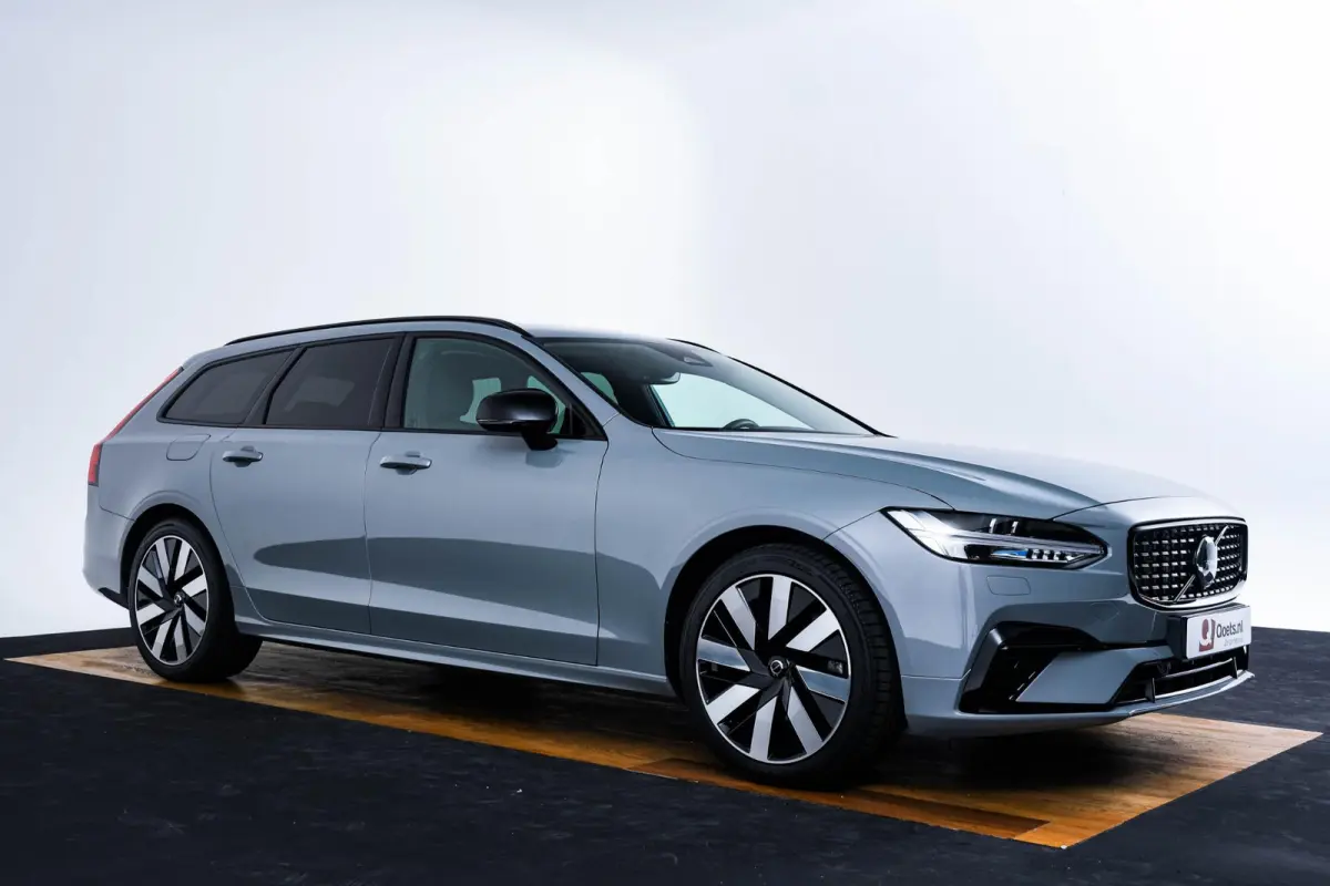 2.0 T6 Plug-in hybrid AWD Plus Dark Trekhaak - Adaptieve Cruise Control - Harman Kardon - Stoelverwarming voor/achter - Full-LED Active High Beam koplampen - Pilot Assist -